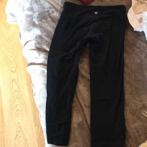 Black lulu crop leggings